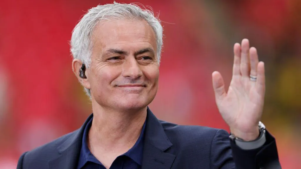 Which person would say no to Benfica? - The Special One touches down for talks